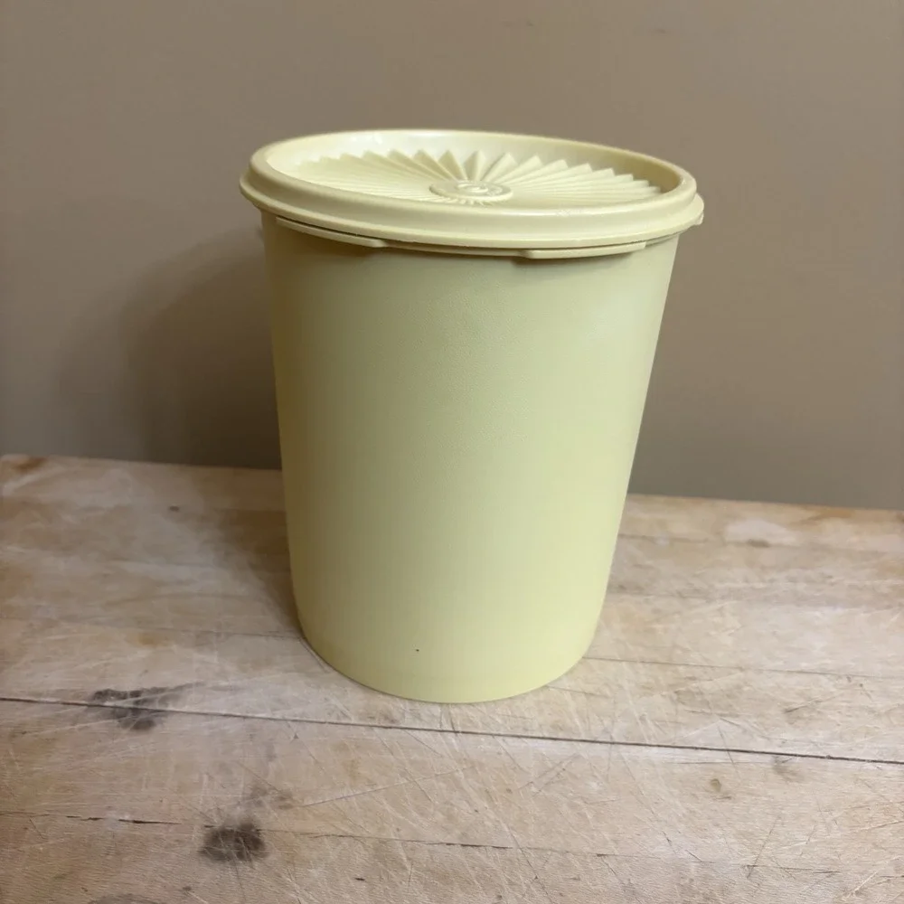 Tupperware vintage yellow